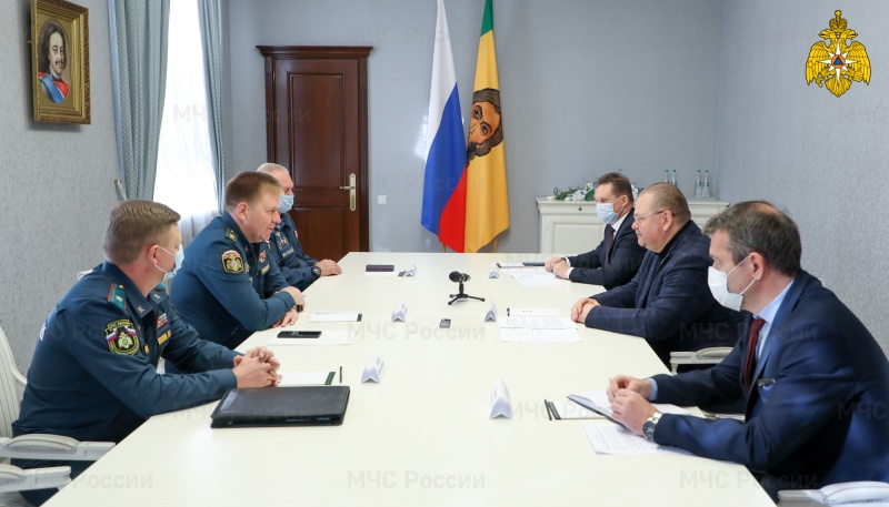 Заместитель-главы-МЧС-России-Николай-Гречушкин-представил-нового-начальника-Пензенского-главка