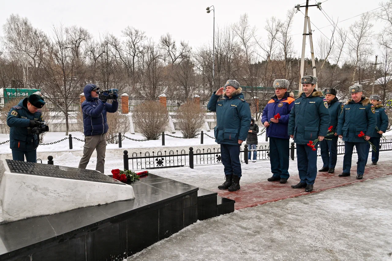 МЧС-России-окажет-всю-необходимую-помощь-семьям-погибших-горноспасателей