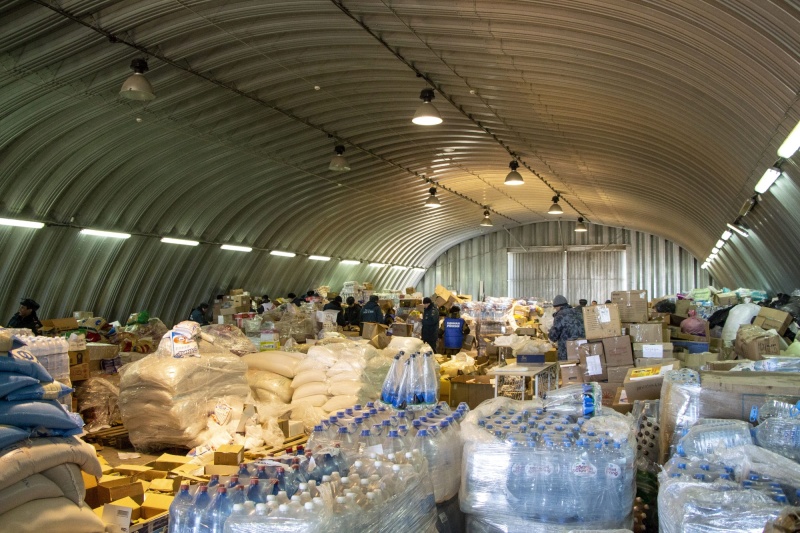 МЧС-России-с-начала-гуманитарной-операции-доставило-более-2-тыс.-тонн-помощи-жителям-Донбасса-и-Украины