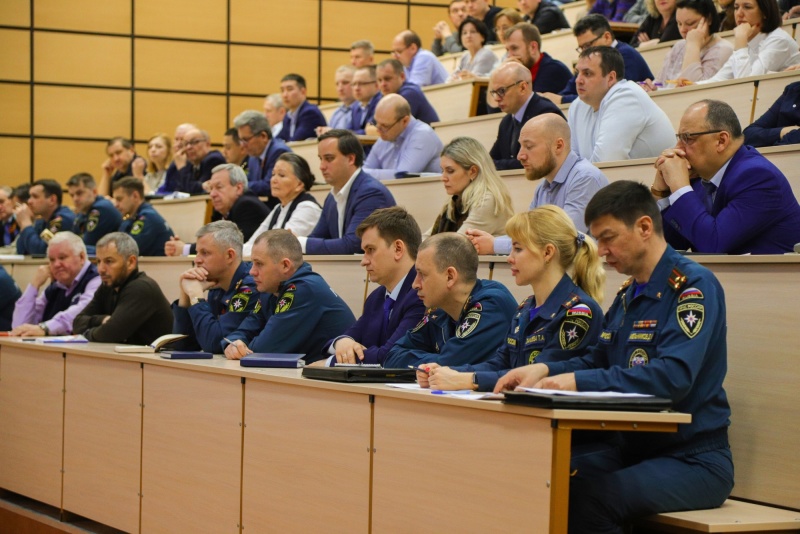 Актуальные-вопросы-гражданской-обороны-обсудили-на-семинаре-в-АГЗ-МЧС-России