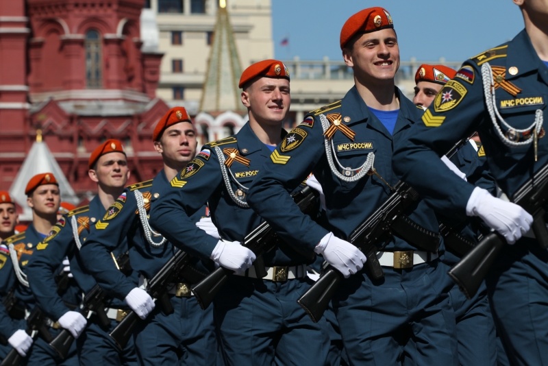 В-параде-Победы-на-Красной-площади-принял-участие-парадный-расчет-МЧС-России