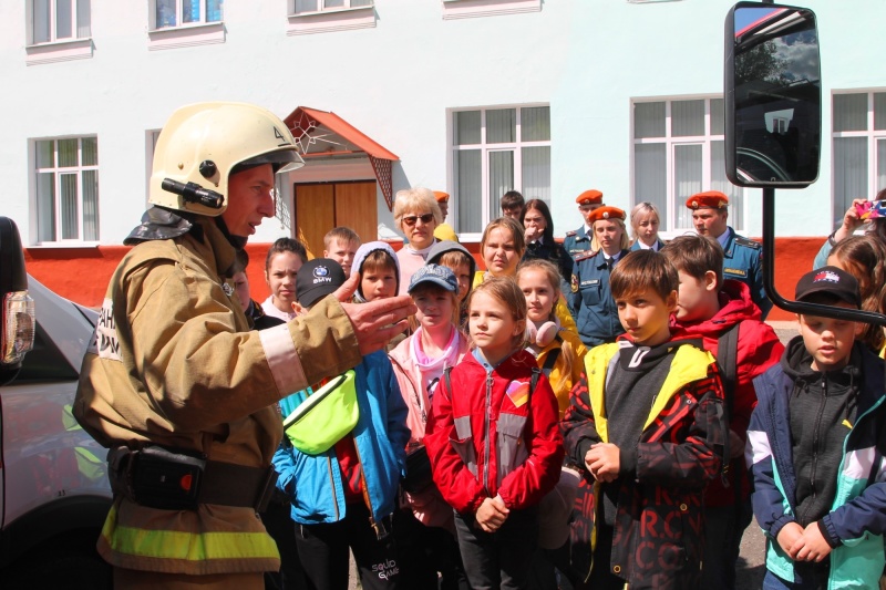 В-Международный-день-защиты-детей-МЧС-России-напоминает-о-детской-безопасности