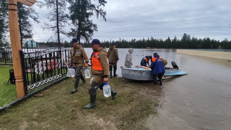 Спасатели-продолжают-организовывать-лодочные-переправы-в-Приморском-крае