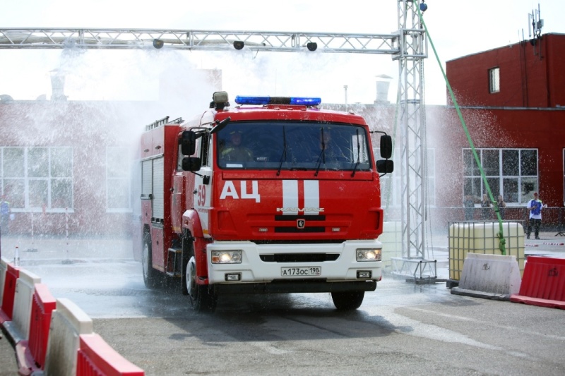 В-Санкт-Петербурге-стартовал-отборочный-этап-соревнований-по-скоростному-маневрированию-на-пожарных-автомобилях