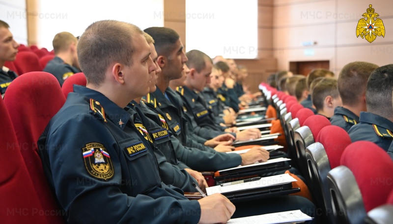 Сотрудники-МЧС-России-приняли-участие-в-акции-«Диктант-Победы»