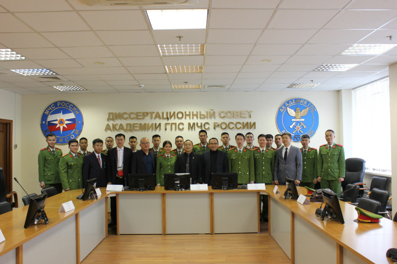 Представители-Социалистической-Республики-Вьетнам-посетили-учебные-заведения-МЧС-России