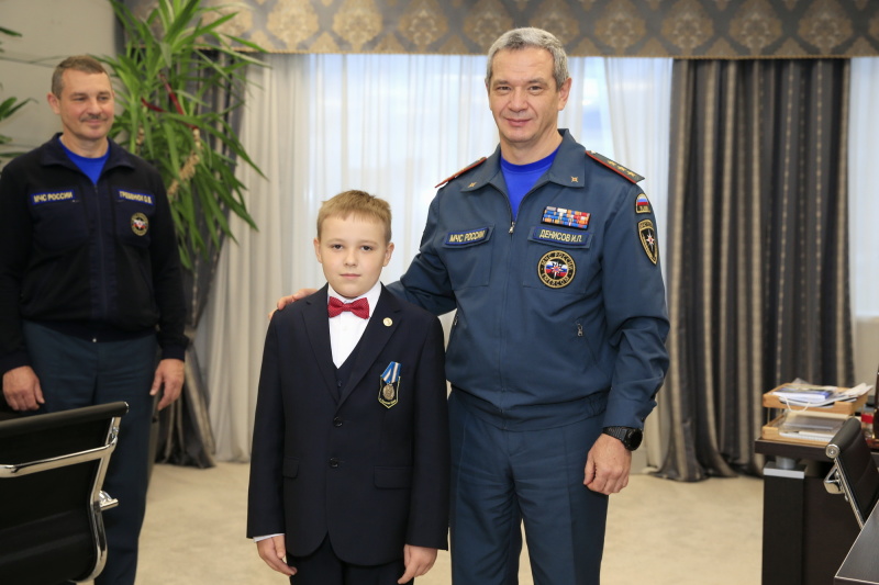 Ведомственная-медаль-вручена-9-летнему-герою-из-города-Орехово-Зуево