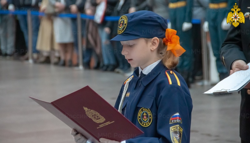 Церемония-посвящения-в-кадеты-первых-в-стране-классов-ГИМС-МЧС-России-состоялась-в-Санкт-Петербурге