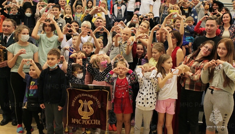 Показательный-оркестр-МЧС-России-выступил-для-пациентов-Российской-детской-клинической-больницы-им-НИ.-Пирогова