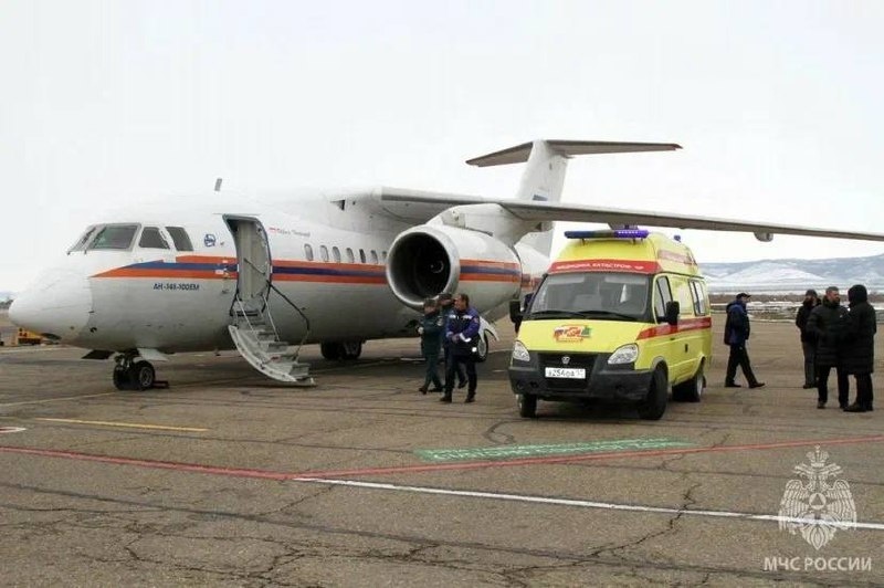 Самолет-Ан-148-МЧС-России-доставил-трёх-детей-из-Грозного-в-Нижний-Новгород-для-дальнейшего-лечения