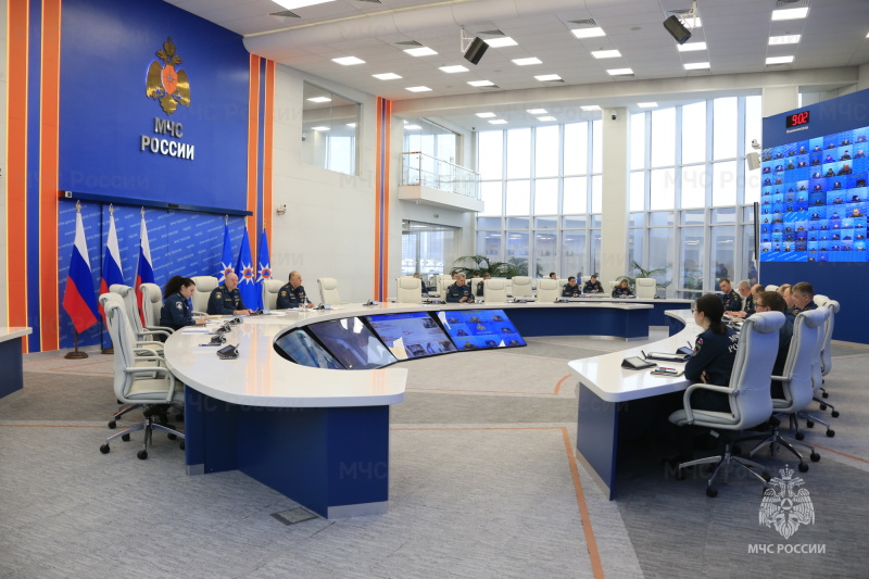 В-МЧС-России-состоялось-селекторное-совещание,-на-котором-обсудили-оперативную-обстановку-за-прошедшую-неделю