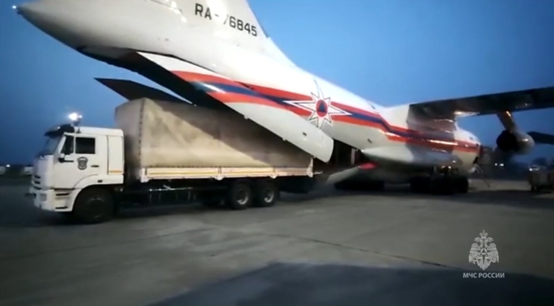 Авиация-МЧС-России-доставляет-гуманитарную-помощь-в-Сирию