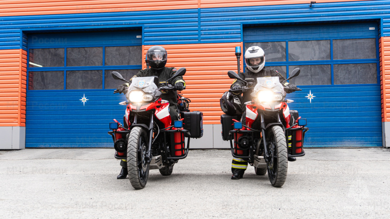 Мобильные-группы-спасателей-на-мотоциклах-патрулируют-в-городах-РФ