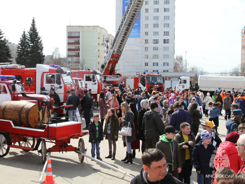 Мобильная-выставка-пожарной-техники-«Сквозь-время»-прошла-в-Башкортостане
