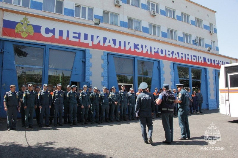 По-поручению-главы-МЧС-России-ведомство-направило-аэромобильную-группировку-спасателей-в-Херсонскую-область