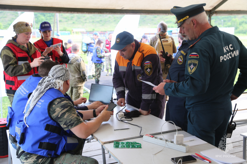 В-Красноярском-крае-завершились-масштабные-учения-специалистов-МЧС-России-и-волонтеров-поисковиков