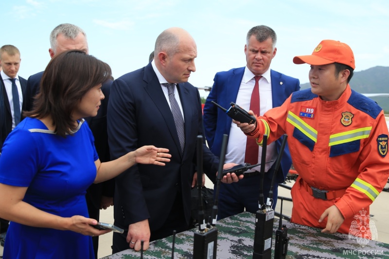 Александр-Куренков-ознакомился-с-работой-пожарно-спасательной-службы-Китая