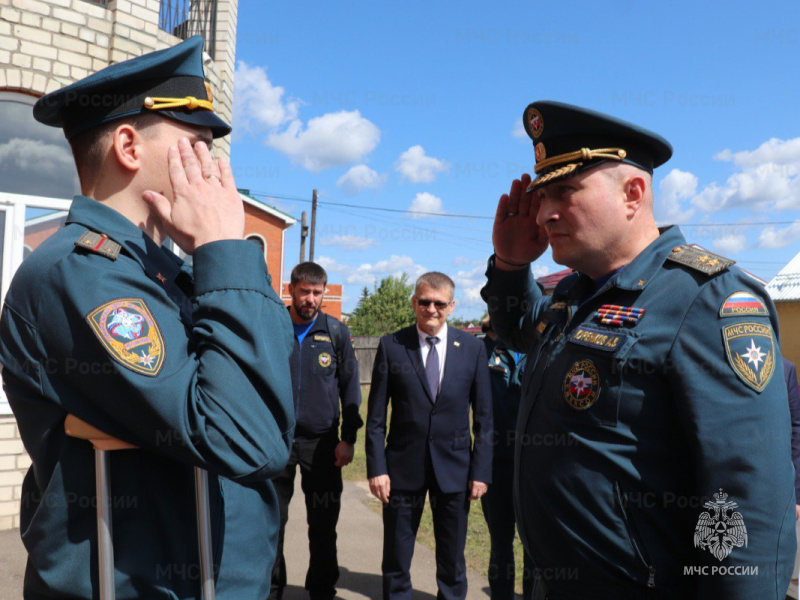 Пиротехник-Ногинского-спасцентра-МЧС-России-награжден-орденом-Мужества-за-выполнение-задач-в-ДНР