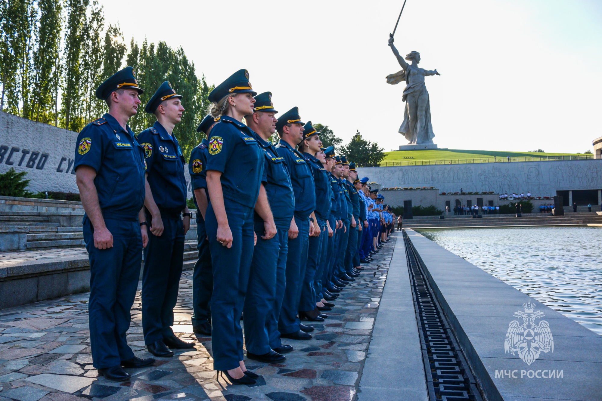 На-Мамаевом-кургане-сотрудники-МЧС-России-приняли-участие-в-закрытии-Вахты-памяти