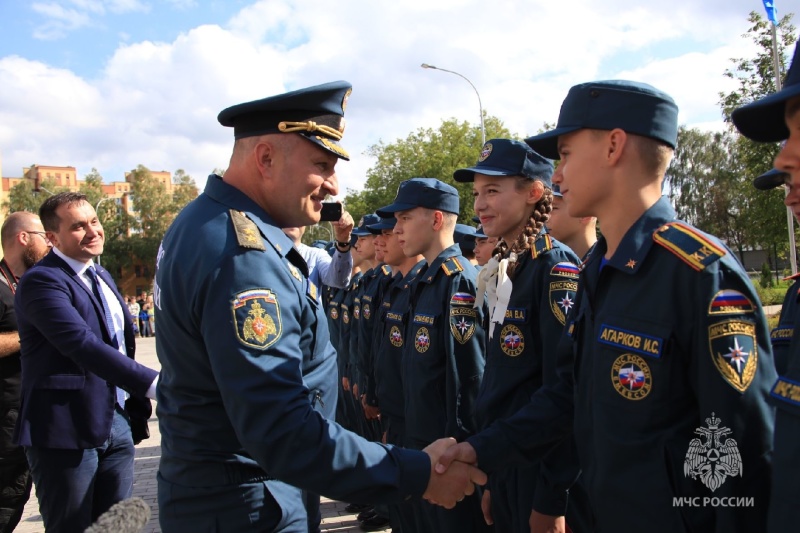 В-Пскове-Александр-Куренков-осмотрел-новое-здание-регионального-МЧС-и-открыл-пожарно-спасательные-классы