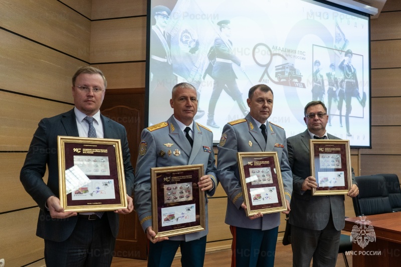 В-Академии-Государственной-противопожарной-службы-МЧС-России-прошло-гашение-юбилейного-конверта