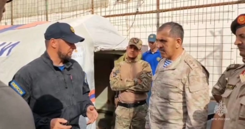 Ливийские-власти-посетили-лагерь-МЧС-России-и-поблагодарили-российских-спасателей-за-оказываемую-помощь