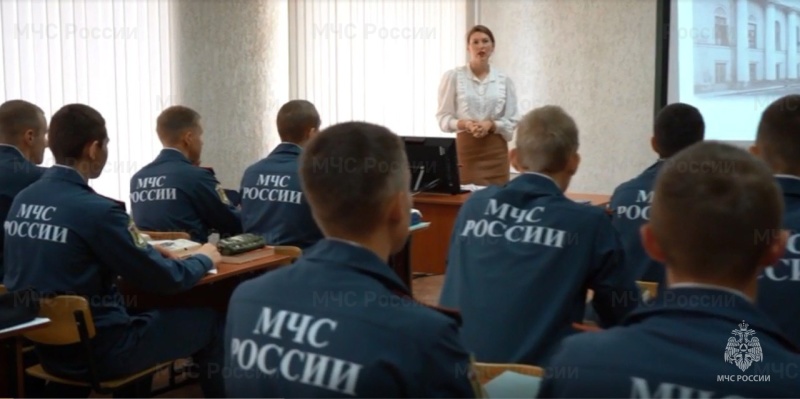 Учителя-кадетских-классов-МЧС-России-обучают-будущих-спасателей