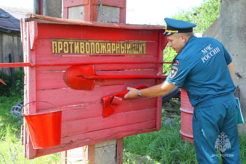 Специалисты-МЧС-России-проводят-профилактические-рейды-в-садовых-товариществах-и-дачных-поселках