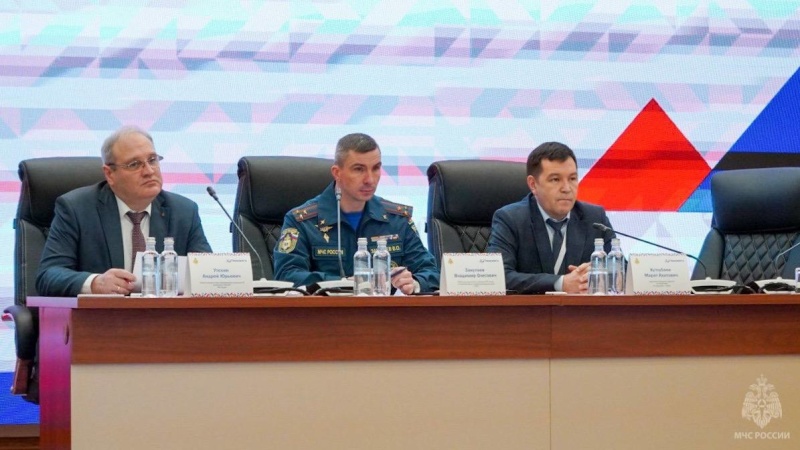 В-Тюмени-МЧС-России-проводит-учебно-методический-сбор-для-представителей-нефтеперерабатывающих-компаний