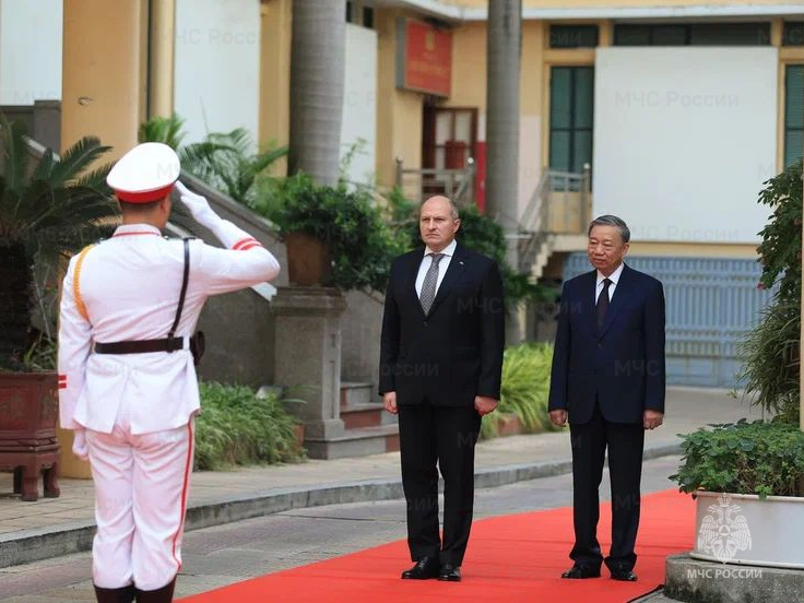 Глава-МЧС-России-Александр-Куренков-и-коллеги-из-Вьетнама-обсуждают-перспективы-сотрудничества