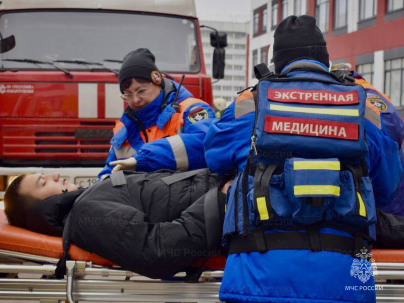 Новгородские-спасатели-и-огнеборцы-провели-крупные-учения-на-территории-области