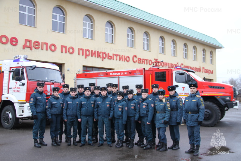 Курсанты-и-сотрудники-МЧС-Республики-Беларусь-посетили-подразделение-специальной-пожарной-охраны
