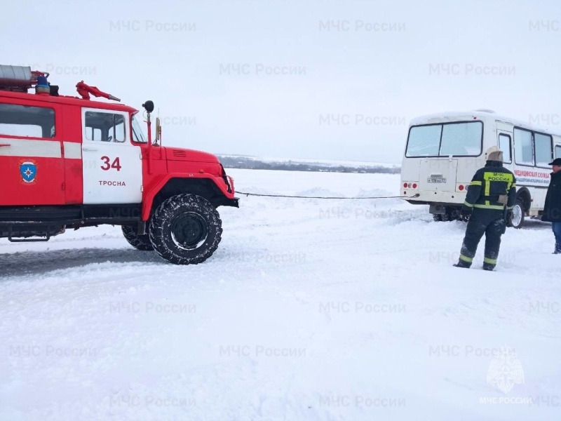 МЧС-России-призывает-автомобилистов-соблюдать-в-непогоду-безопасность-движения-на-дорогах