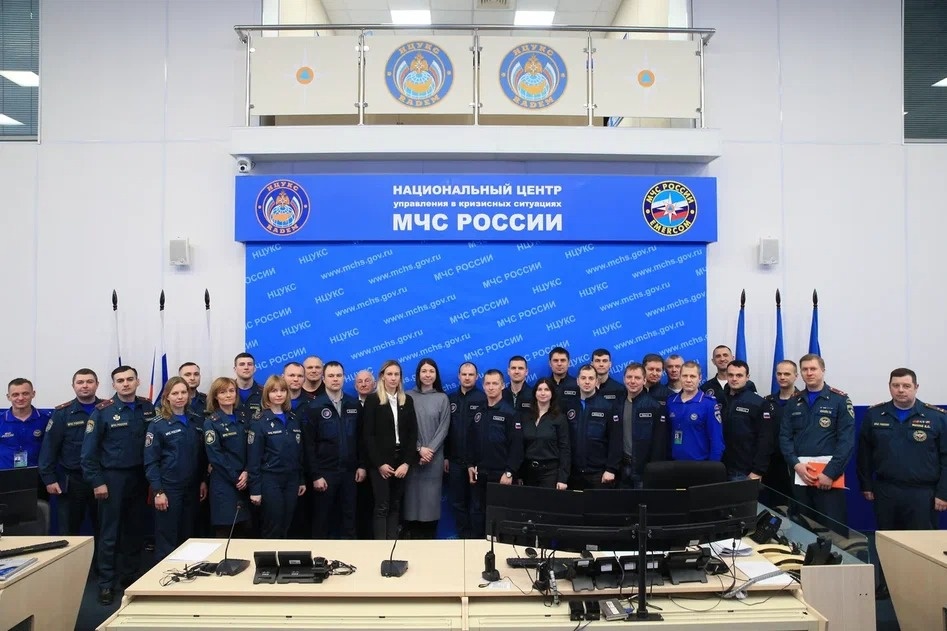 Российские-космонавты-посетили-МЧС-России