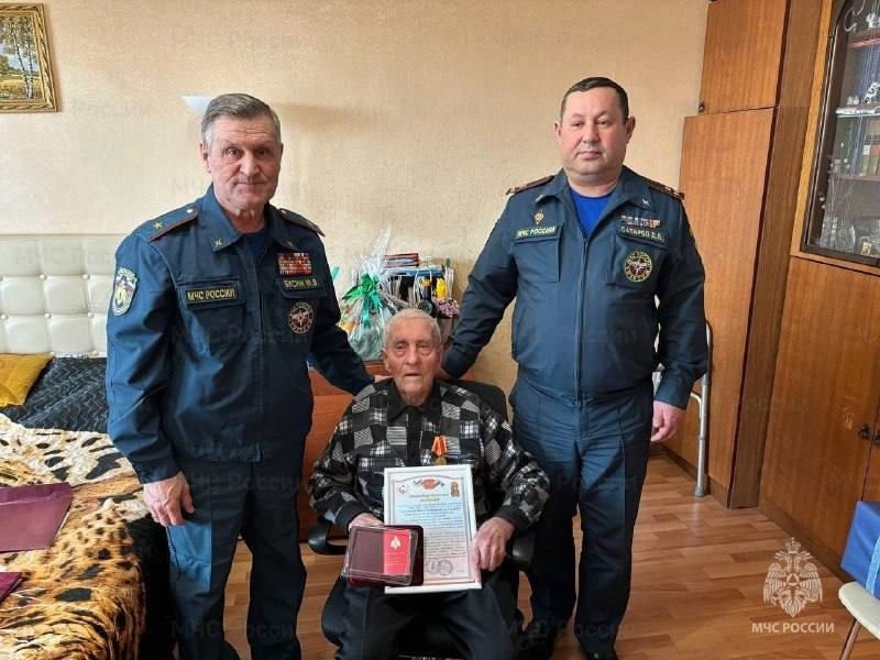 Ветеран-пожарной-охраны-Алексеев-Василий-Николаевич-отметил-100-летний-юбилей