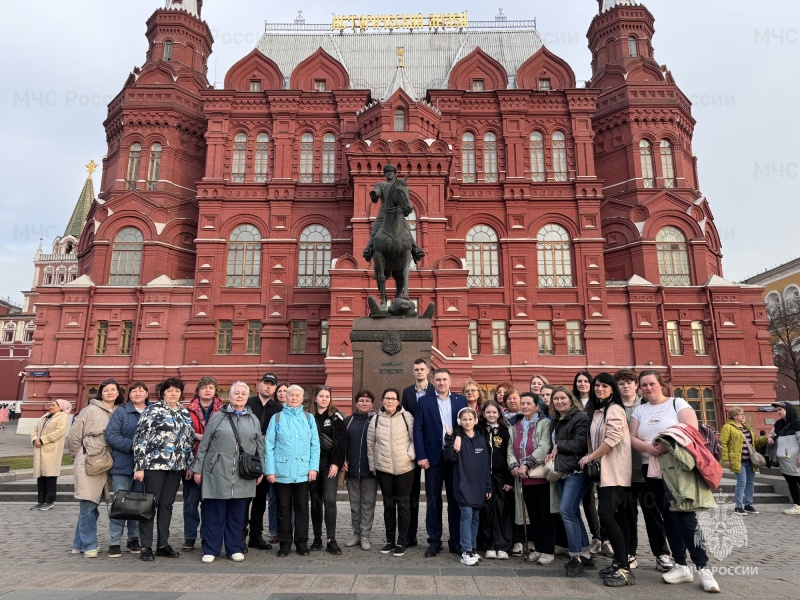 Семьи-сотрудников,-погибших-при-исполнении-служебного-долга,-из-Санкт-Петербурга-посетили-столицу