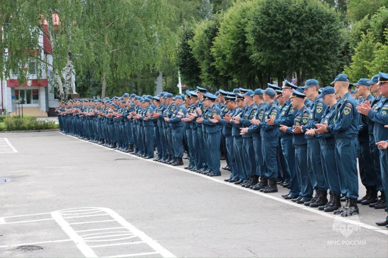 Пиротехники-МЧС-России-отправляются-в-ДНР-и-ЛНР