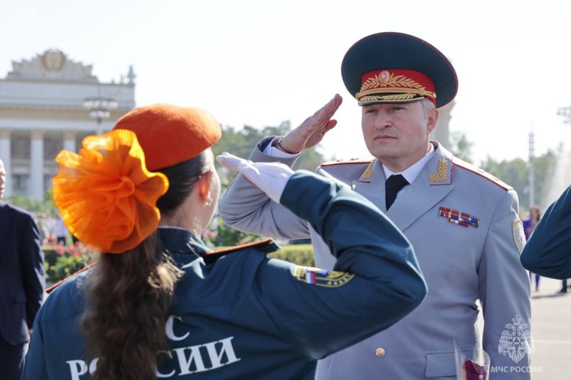 Курсанты-Академии-Государственной-противопожарной-службы-МЧС-России-приняли-присягу