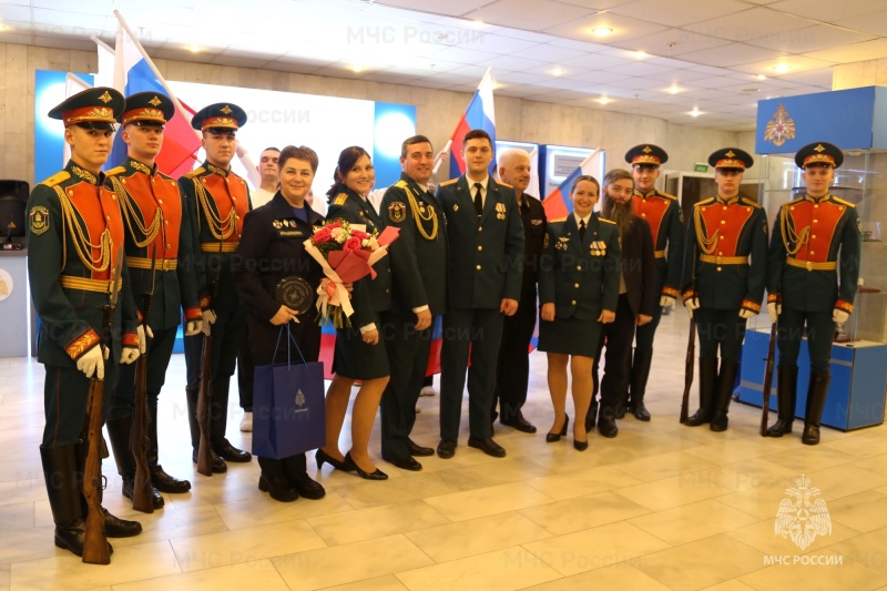 В-МЧС-России-наградили-лучших-добровольцев-в-2024-году