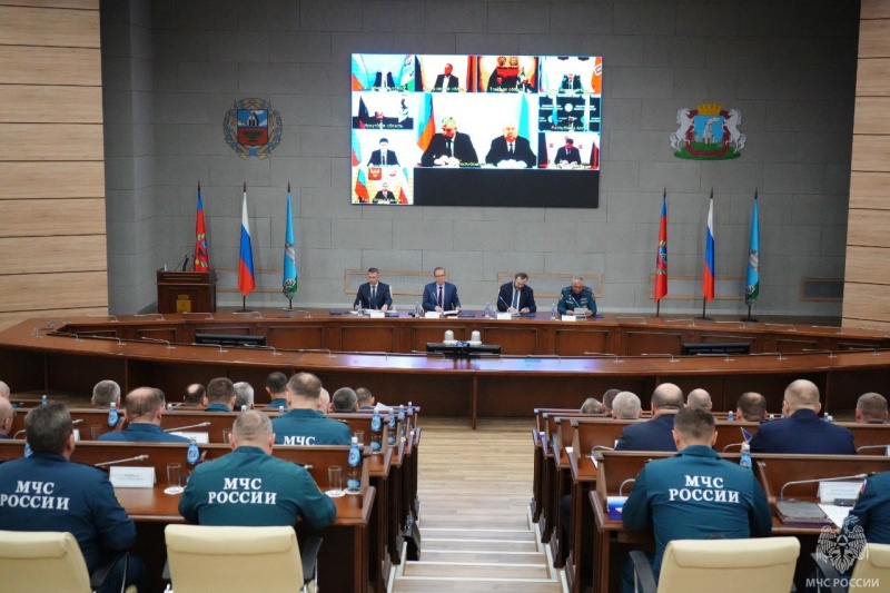 МЧС-России:-за-год-в-Сибири-спасены-более-5-тыс.-человек-и-сокращено-количество-пожаров