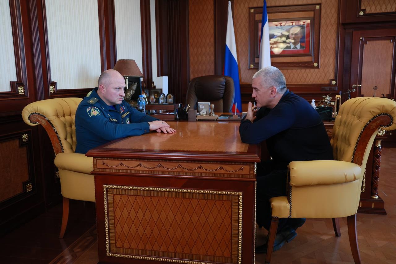 Глава-МЧС-России-проконтролировал-ход-проведения-работ-по-ликвидации-последствий-выброса-нефтепродуктов-в-Крыму