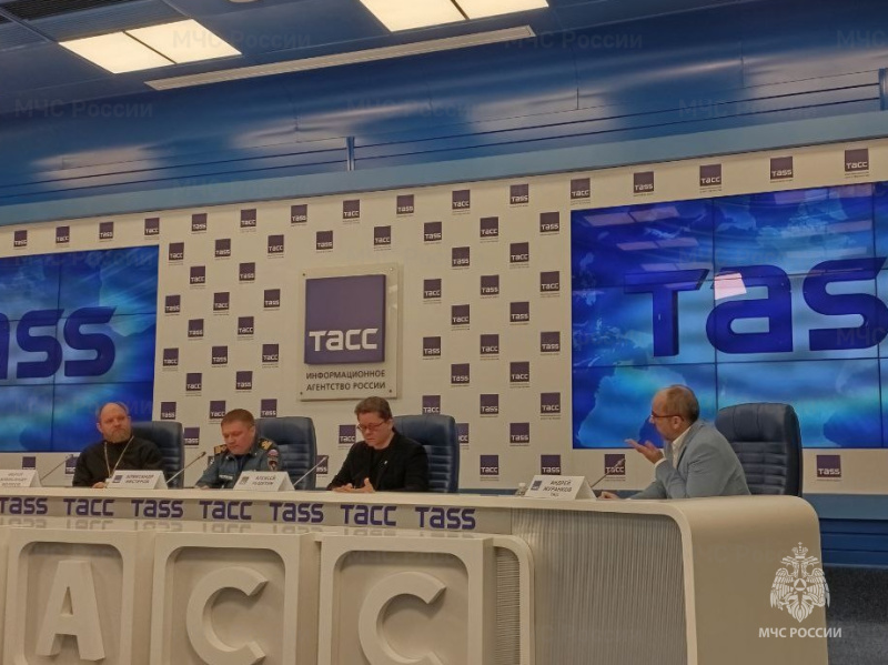 Специалисты-МЧС-России-готовы-обеспечивать-безопасность-крещенских-купаний