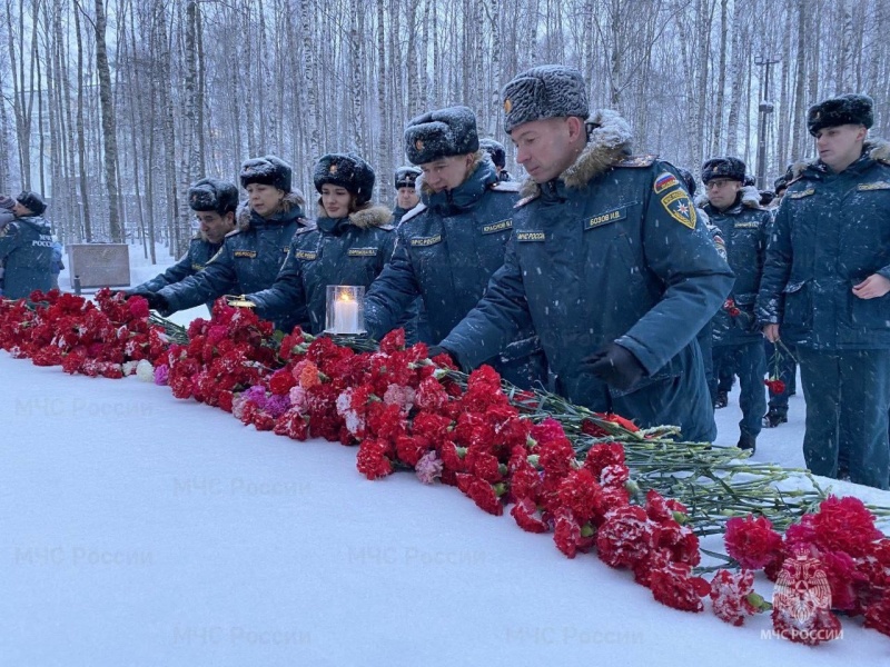МЧС-России-доставило-частицу-Вечного-огня-в-Ханты-Мансийск