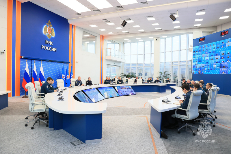 МЧС:-на-территории-РФ-зафиксированы-первые-случаи-переходов-природных-пожаров-на-населённые-пункты