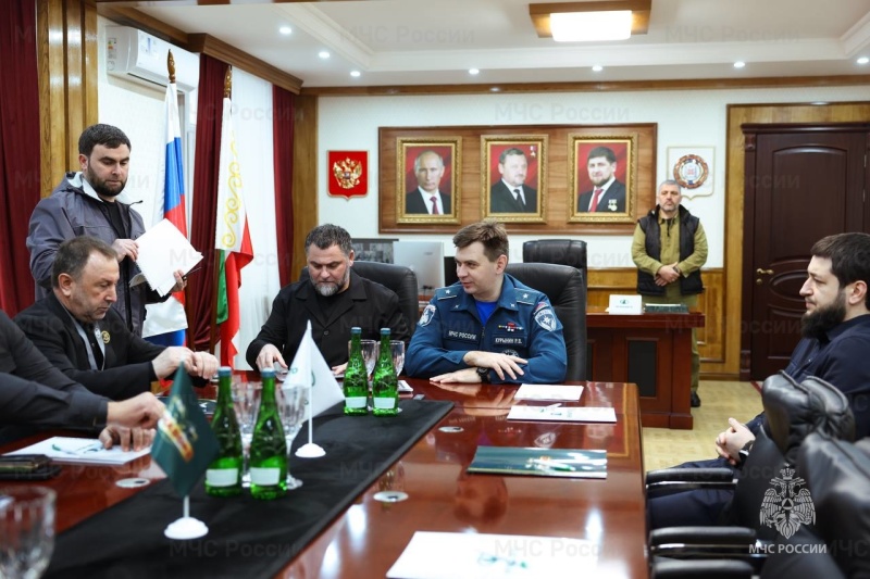 Чеченскую-Республику-с-рабочей-поездкой-посетил-заместитель-главы-МЧС-России-Роман-Курынин