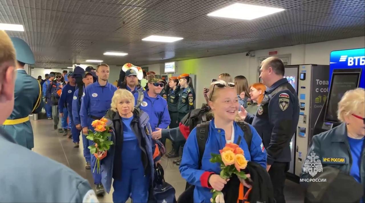 Самолет-МЧС-России-с-последней-группой-российских-спасателей-из-Мьянмы-приземлился-в-аэропорту-Жуковский