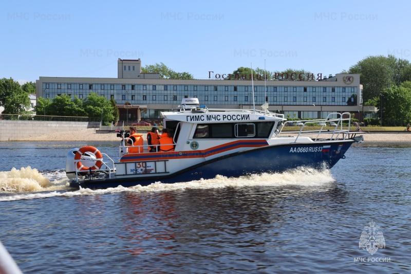 Более-700-инспекторов-ГИМС-МЧС-России-патрулируют-водоемы-в-праздники-и-выходные
