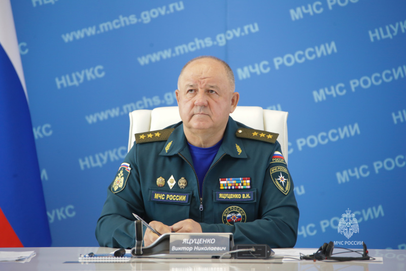 Спасатели-МЧС-России-защищают-населённые-пункты-от-лесных-пожаров-и-ликвидируют-последствия-дождевых-паводков