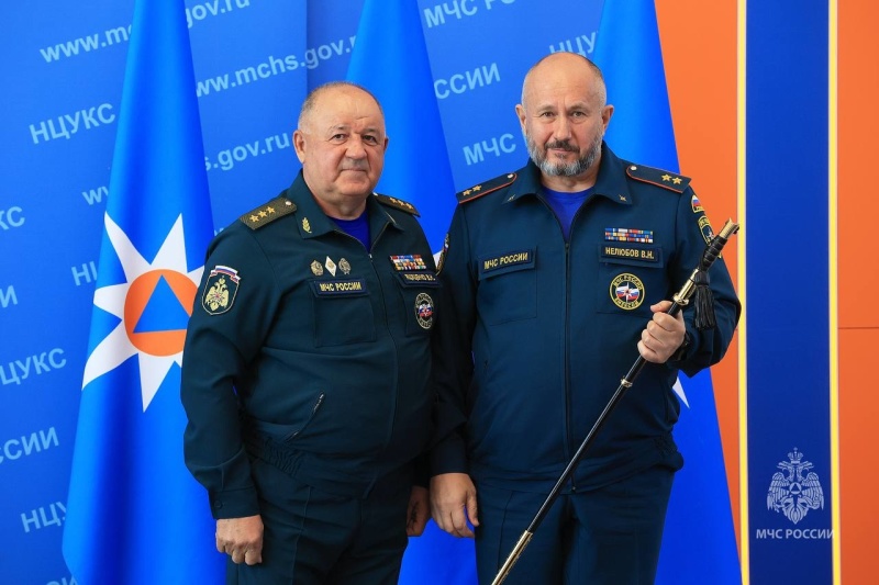 Начальник-Главного-управления-пожарной-охраны-Валентин-Нелюбов-более-30-лет-посвятил-службе