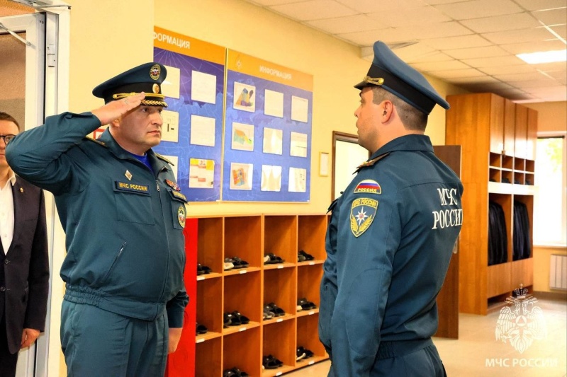 Александр-Куренков-начал-поездку-в-Челябинскую-область-с-посещения-Уральского-учебного-спасательного-центра